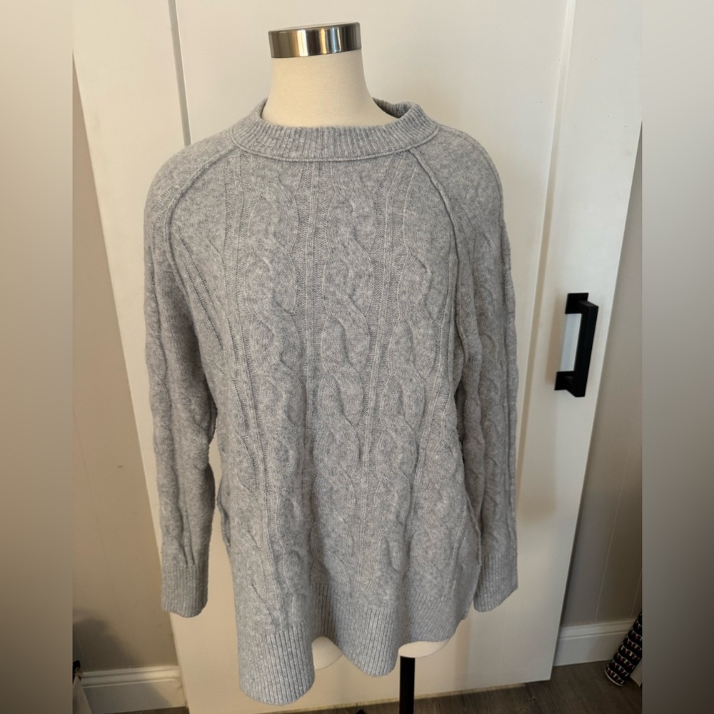 Aerie Unreal Light Gray Cable Knit Sweater